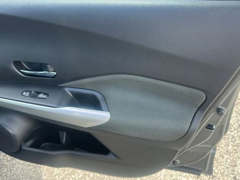 Used 2019 Nissan Kicks SV FWD image 16