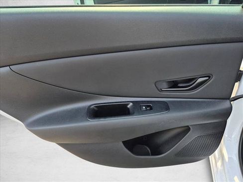 Certified 2025 Hyundai Elantra Sport FWD image 19