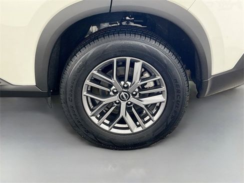 Used 2023 Nissan Rogue S image 32