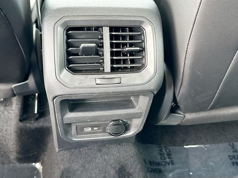 Used 2024 Volkswagen Tiguan SE FWD image 20