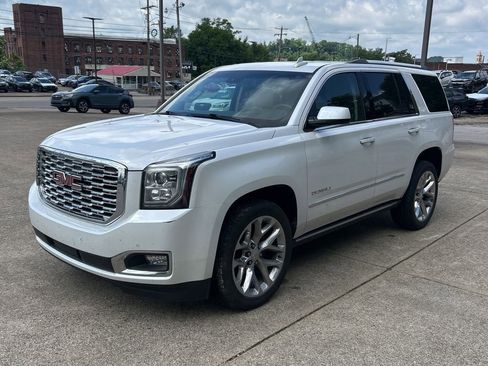 Used 2018 GMC Yukon Denali w/ Denali Ultimate Package AWD/4WD image 2