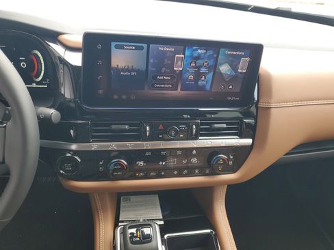 New 2026 Nissan Pathfinder Platinum image 8