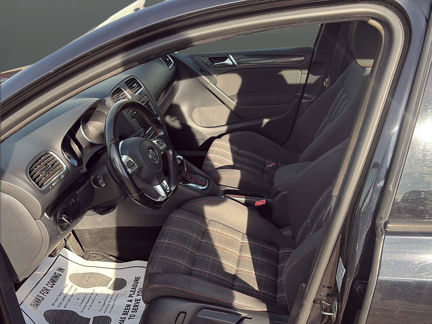 Used 2011 Volkswagen Golf 4-Door FWD image 11