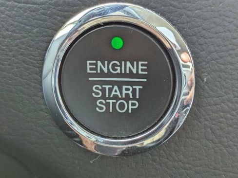 Used 2016 Ford Edge Titanium FWD image 27