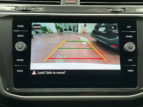 Used 2024 Volkswagen Tiguan SE image 25