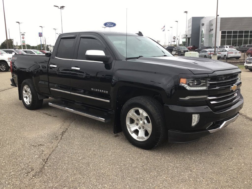 Used 2017 Chevrolet Silverado 1500 LTZ Z71 w/ LTZ Plus Package AWD/4WD image 8