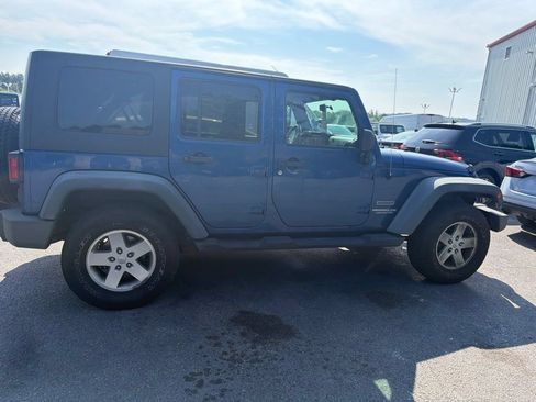 Used 2010 Jeep Wrangler Unlimited Sport AWD/4WD image 6
