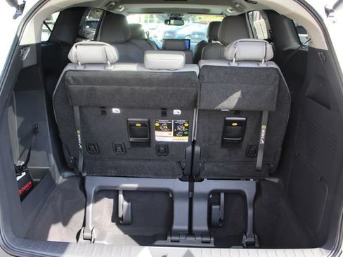 Certified 2026 Toyota Sienna XLE FWD image 32