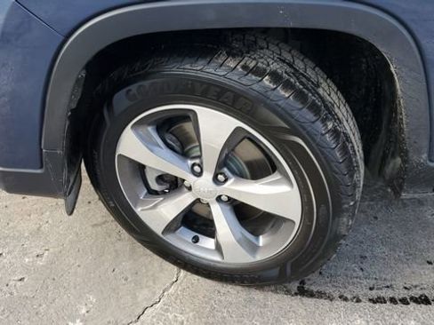 Certified 2020 Jeep Cherokee Limited image 4