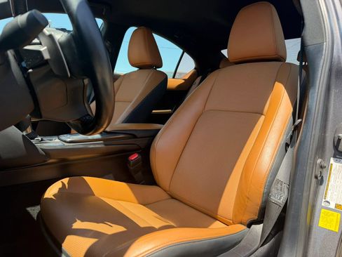 Used 2022 Lexus IS 300 RWD image 10