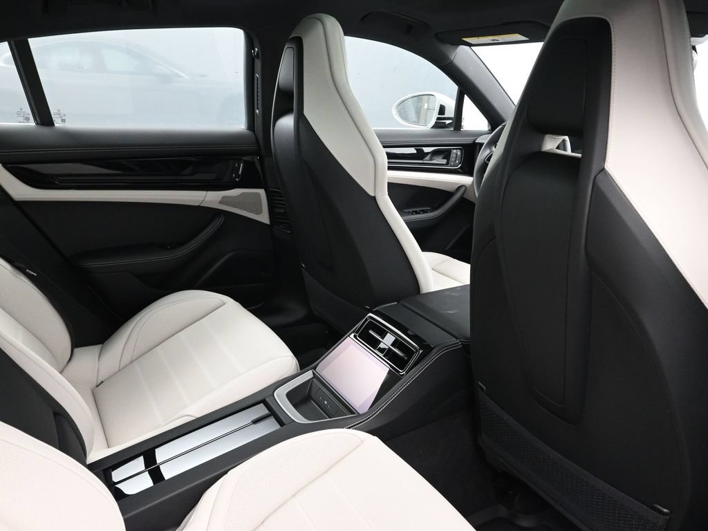 Used 2026 Porsche Panamera image 7