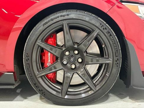 Used 2021 Ford Mustang Shelby GT500 w/ Carbon Fiber Track Pack RWD image 16