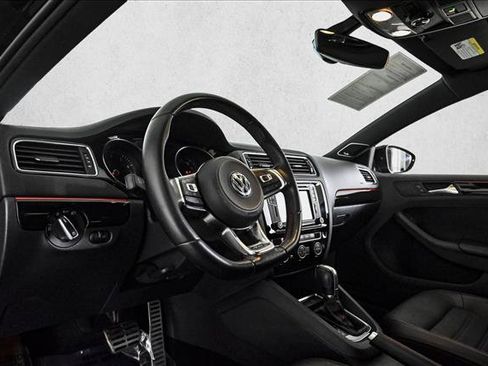 Used 2017 Volkswagen Jetta GLI image 10