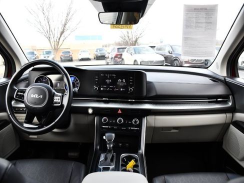 Used 2024 Kia Carnival LX image 18