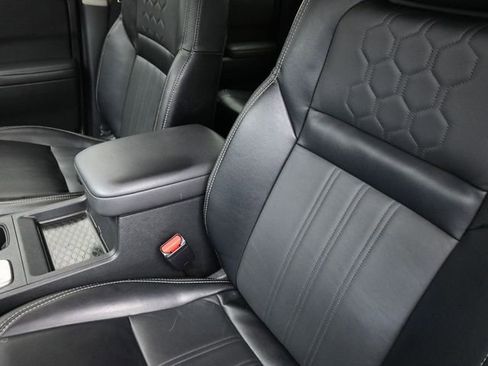 Used 2023 Nissan Frontier SV w/ SV Convenience Package image 18