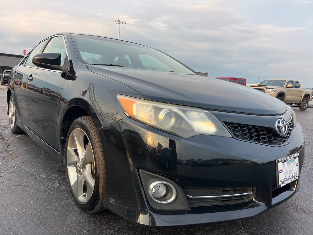 Used 2012 Toyota Camry SE w/ Leather Pkg FWD image 5
