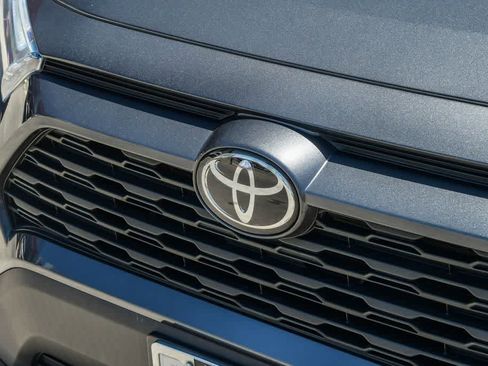 Used 2024 Toyota RAV4 LE FWD image 5