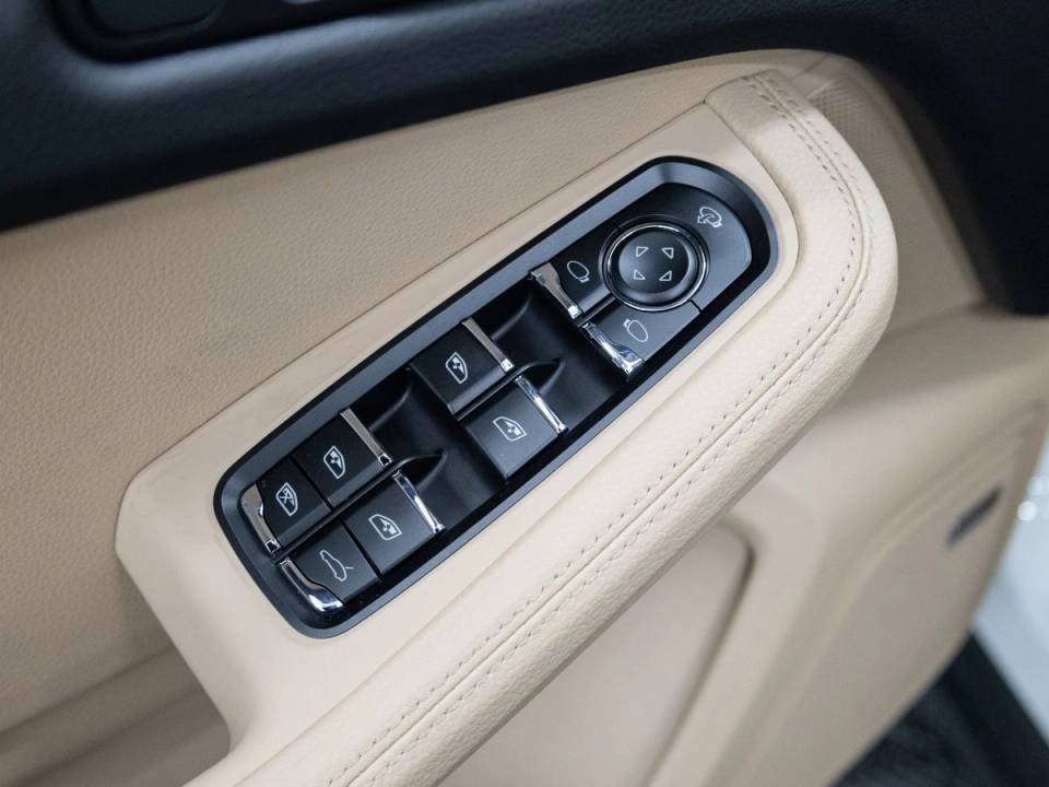 Certified 2026 Porsche Macan AWD/4WD image 23