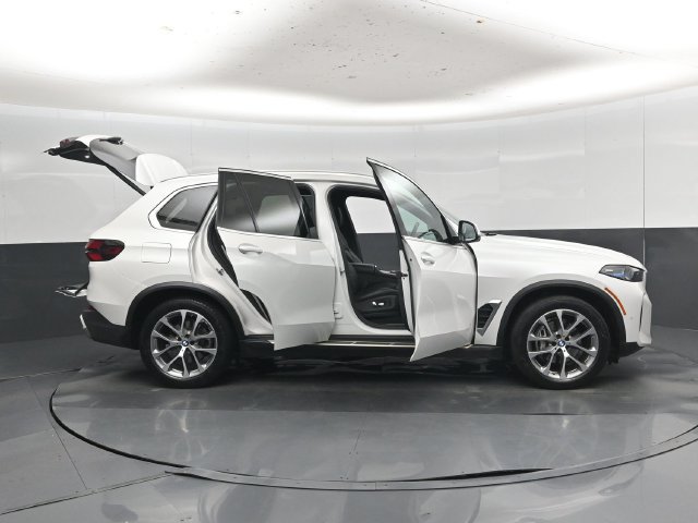 Used 2024 BMW X5 xDrive40i AWD/4WD image 60