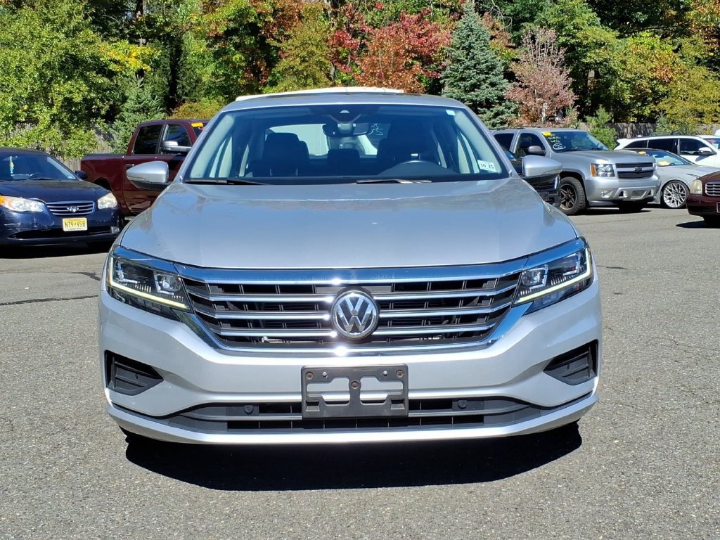 Used 2020 Volkswagen Passat 2.0T SEL FWD image 2