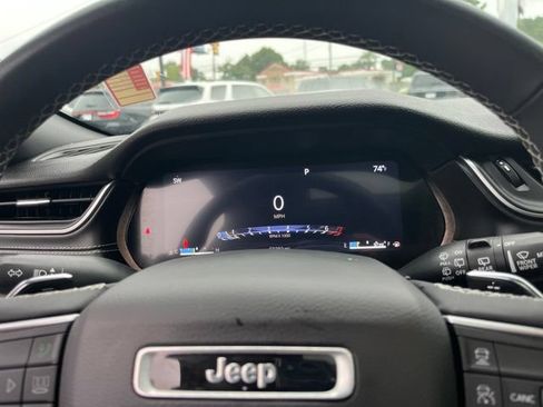 Used 2024 Jeep Grand Cherokee Laredo X AWD/4WD image 21