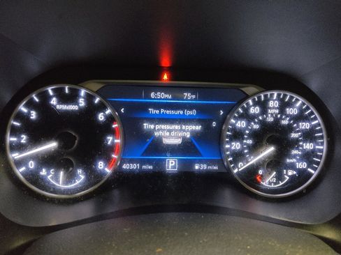 Used 2024 Nissan Sentra SR FWD image 23