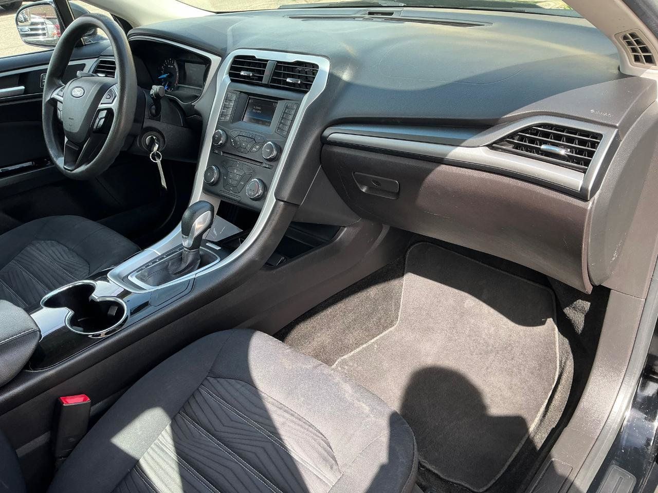 Used 2016 Ford Fusion SE FWD image 10