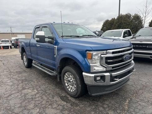 Used 2022 Ford F250 Lariat w/ Chrome Package image 2