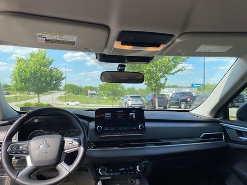 Used 2023 Mitsubishi Outlander SE AWD/4WD image 6