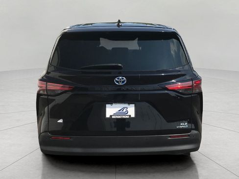 Used 2022 Toyota Sienna XLE FWD image 26