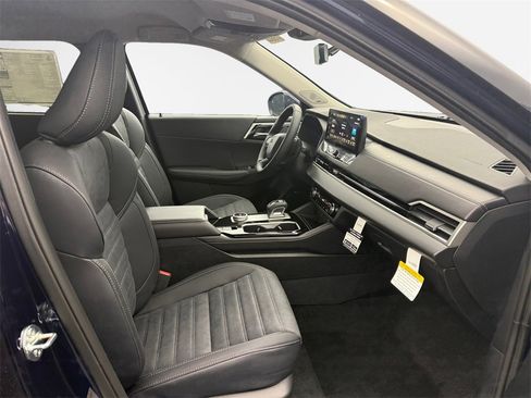 New 2025 Mitsubishi Outlander SE image 24