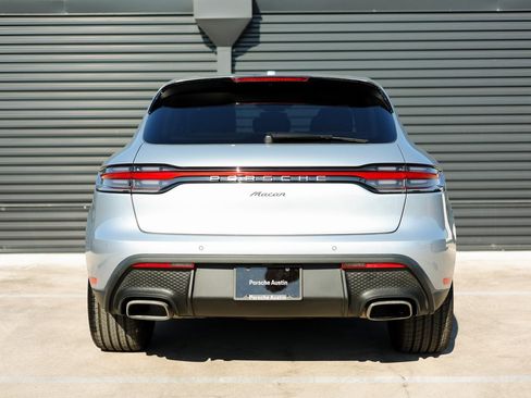 Certified 2025 Porsche Macan image 6