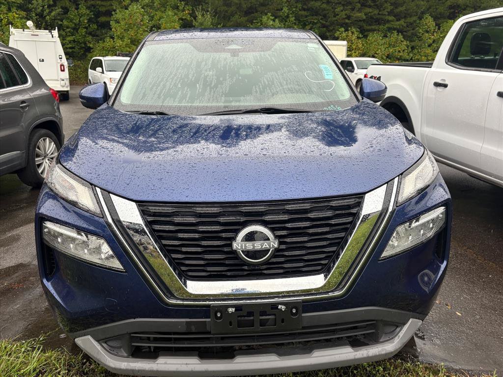 Used 2022 Nissan Rogue SV FWD image 2