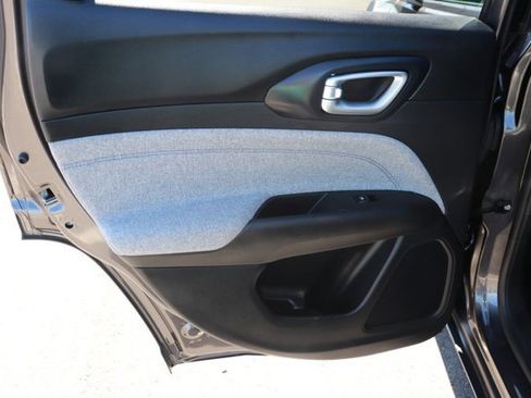 Used 2023 Jeep Compass Sport image 11