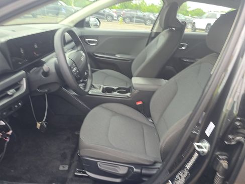 Used 2025 Kia K4 FWD image 3