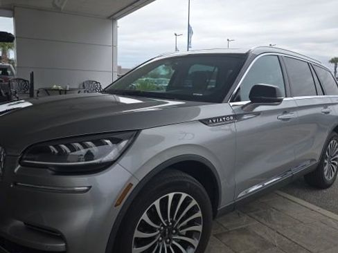 Used 2023 Lincoln Aviator AWD w/ Premium Package image 6