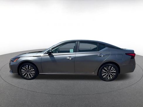Used 2025 Nissan Altima 2.5 SV FWD image 8