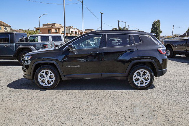 Used 2024 Jeep Compass Latitude AWD/4WD image 7