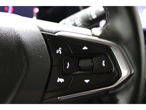 Used 2025 Chevrolet Trax LT w/ LT Convenience Package image 32