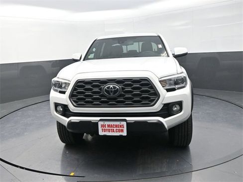 Used 2020 Toyota Tacoma TRD Off-Road image 2