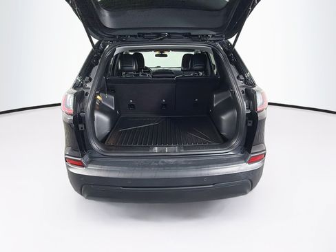 Used 2019 Jeep Cherokee Latitude Plus FWD image 30