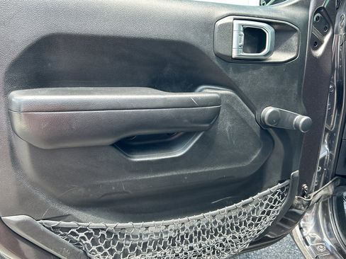 Used 2019 Jeep Wrangler Unlimited Sport image 22