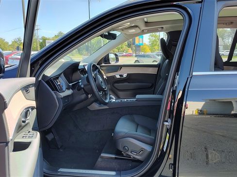 New 2026 Volvo XC90 B6 Plus w/ Protection Package Premier image 7