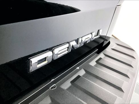 Used 2016 GMC Sierra 1500 Denali w/ Enhanced Driver Alert Package AWD/4WD image 14