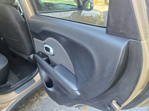 Used 2014 Kia Soul + image 29