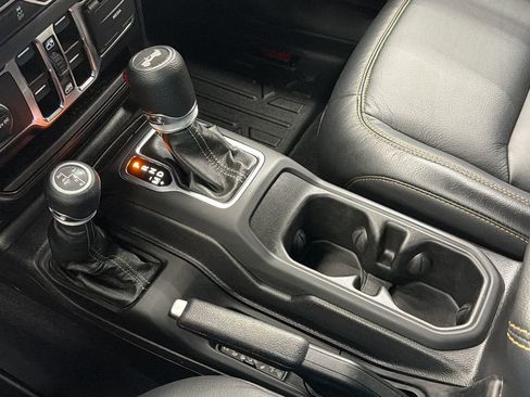 Used 2025 Jeep Wrangler Unlimited Sahara w/ Safety Group AWD/4WD image 24