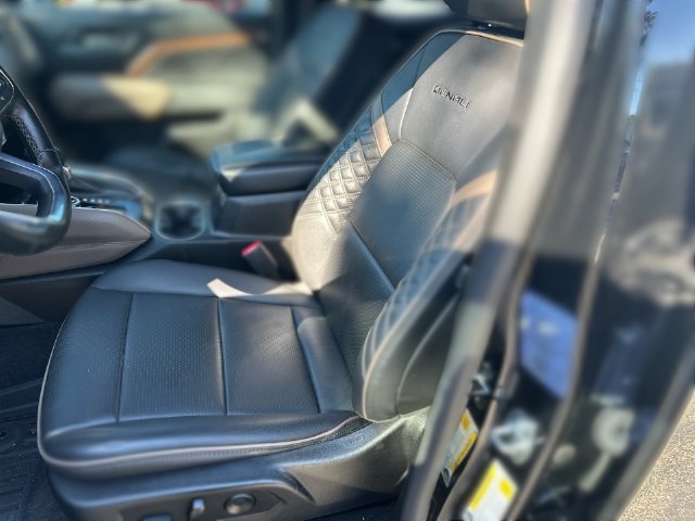 Used 2023 GMC Canyon Denali AWD/4WD image 14