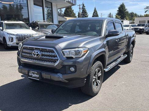 Used 2017 Toyota Tacoma TRD Sport w/ Tow Package AWD/4WD image 1