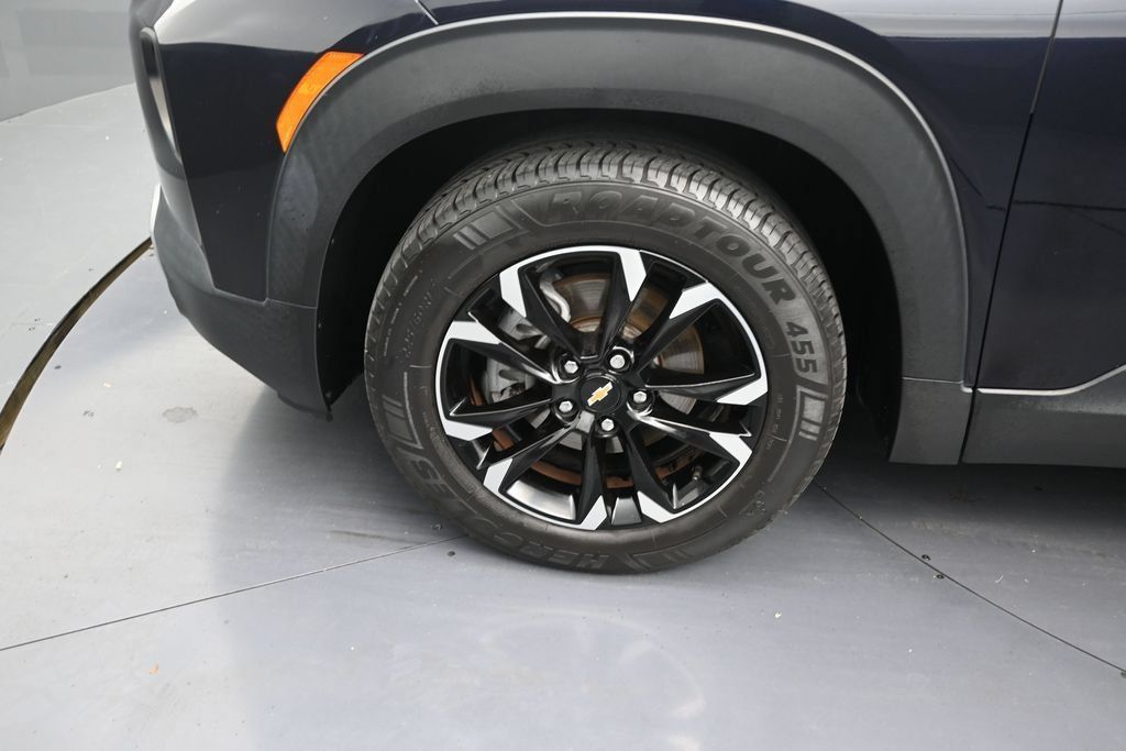 Used 2021 Chevrolet TrailBlazer LT w/ Convenience Package FWD image 9