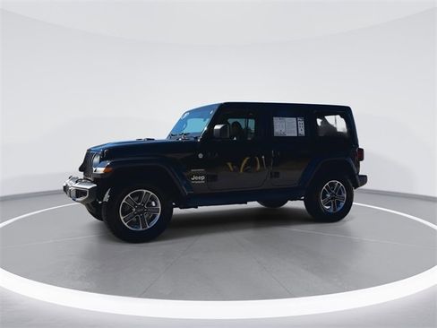 Used 2020 Jeep Wrangler Unlimited Sahara image 4